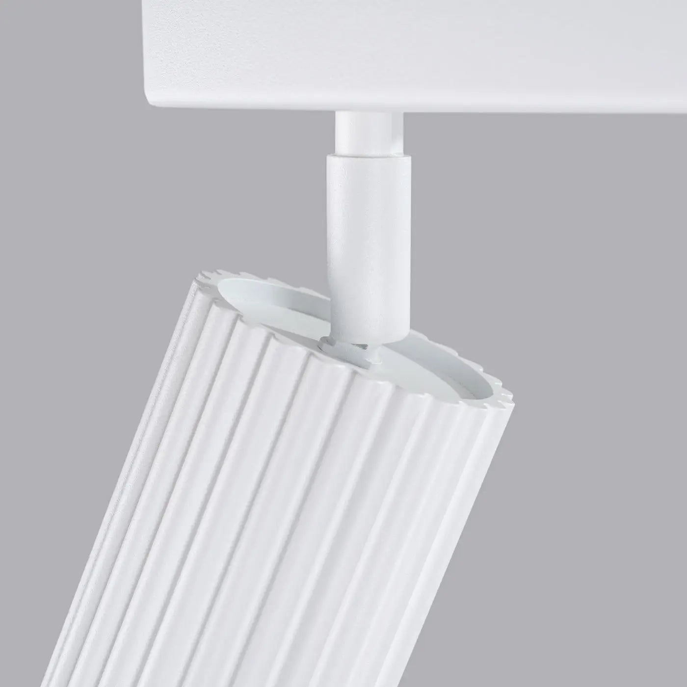 Plafonnier 6 Spots Orientables Cannelé Blanc - Dalumea - vue 7