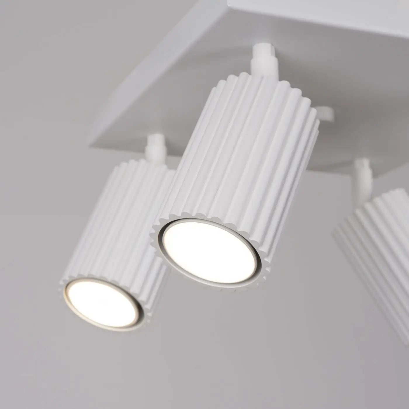 Plafonnier 4 Spots Orientables Platine Carrée Blanc - Dalumea - vue 3