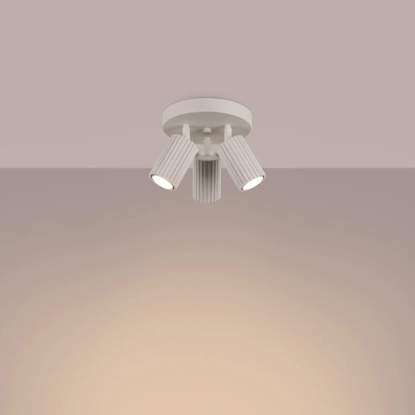 Plafonnier 3 Spots Orientables Cannelé Beige - Dalumea - vue 1