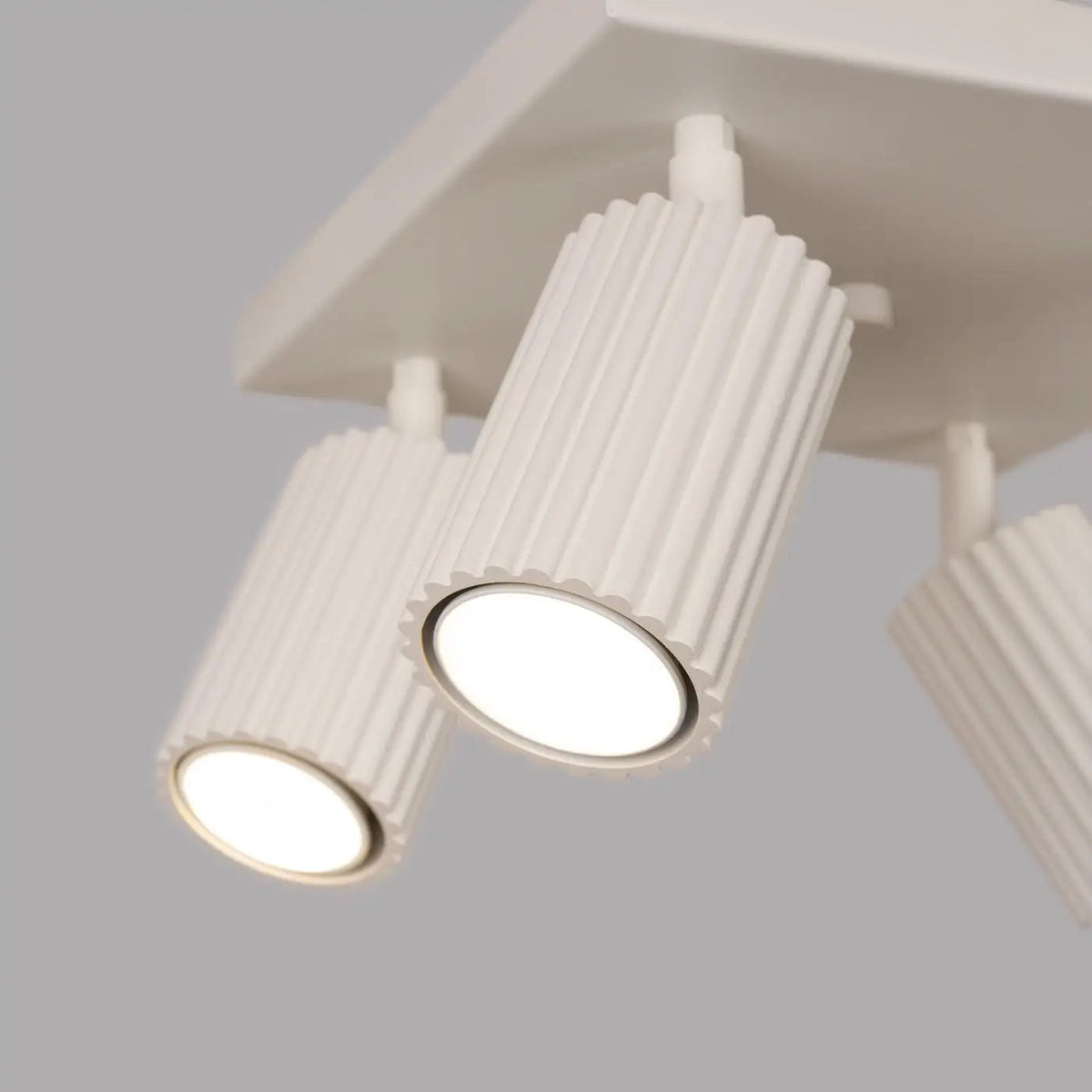 Plafonnier 4 Spots Orientables Base Carrée Beige - Dalumea - vue 4