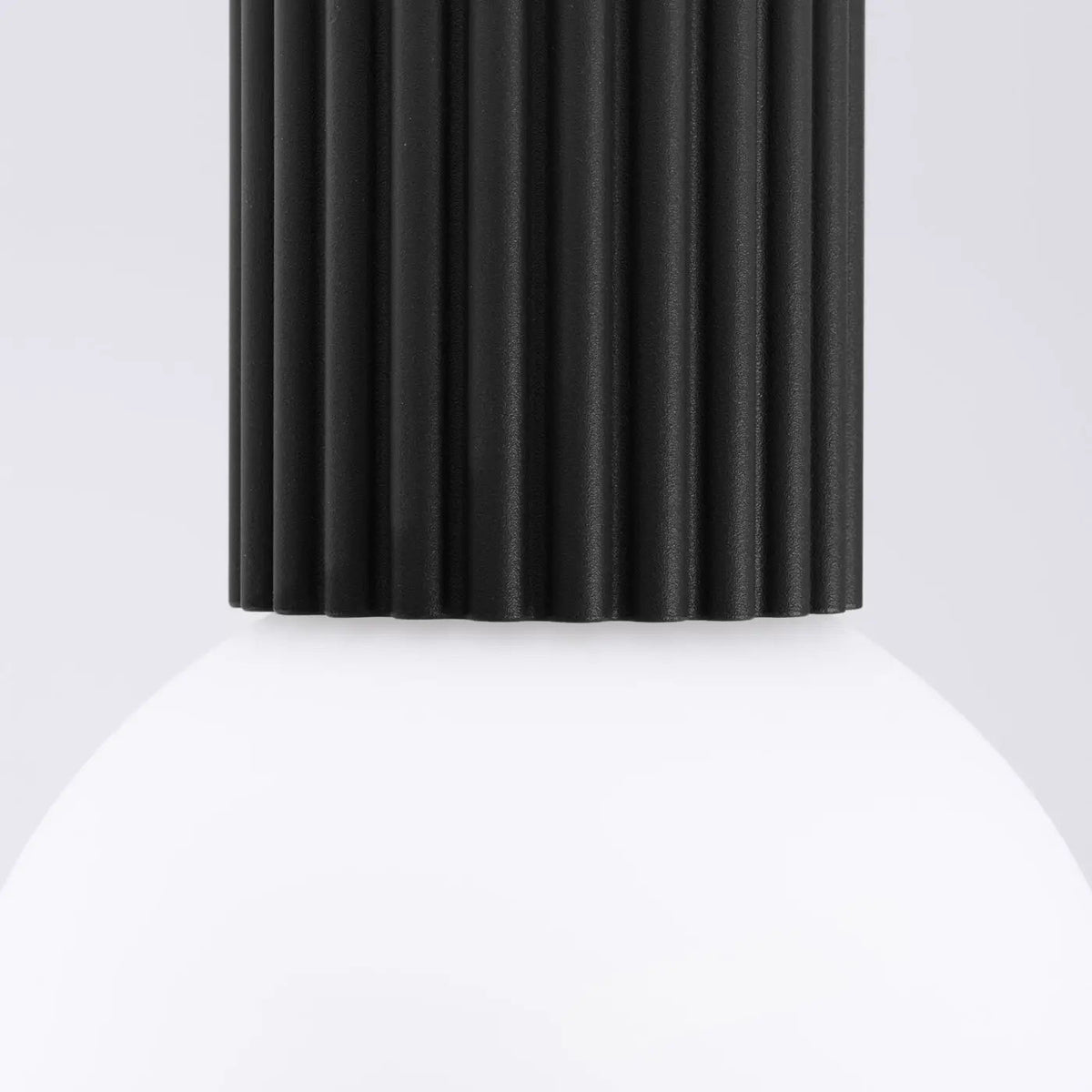 Plafonnier Noir Minimaliste Globe Opalin - Dalumea - vue 7