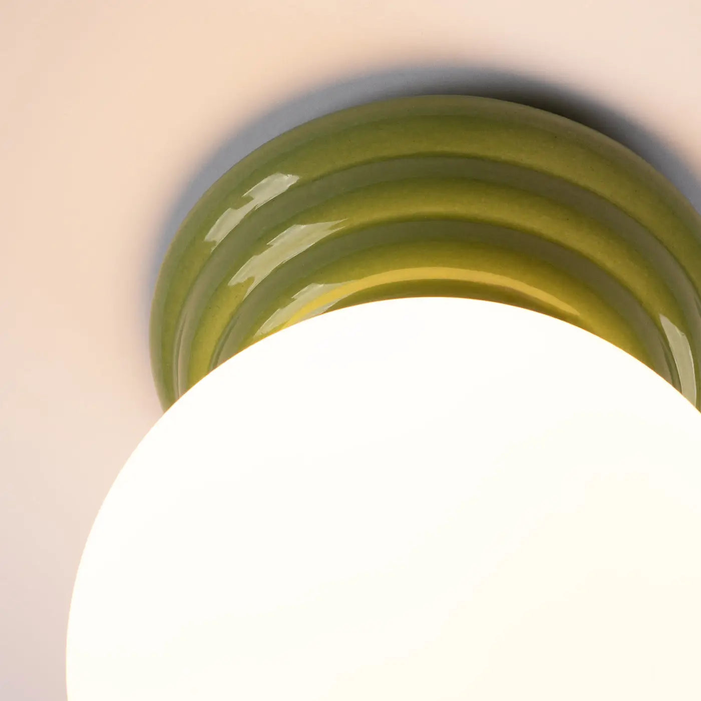 Plafonnier Boule Opaline Vert Céramique - Dalumea - vue 3