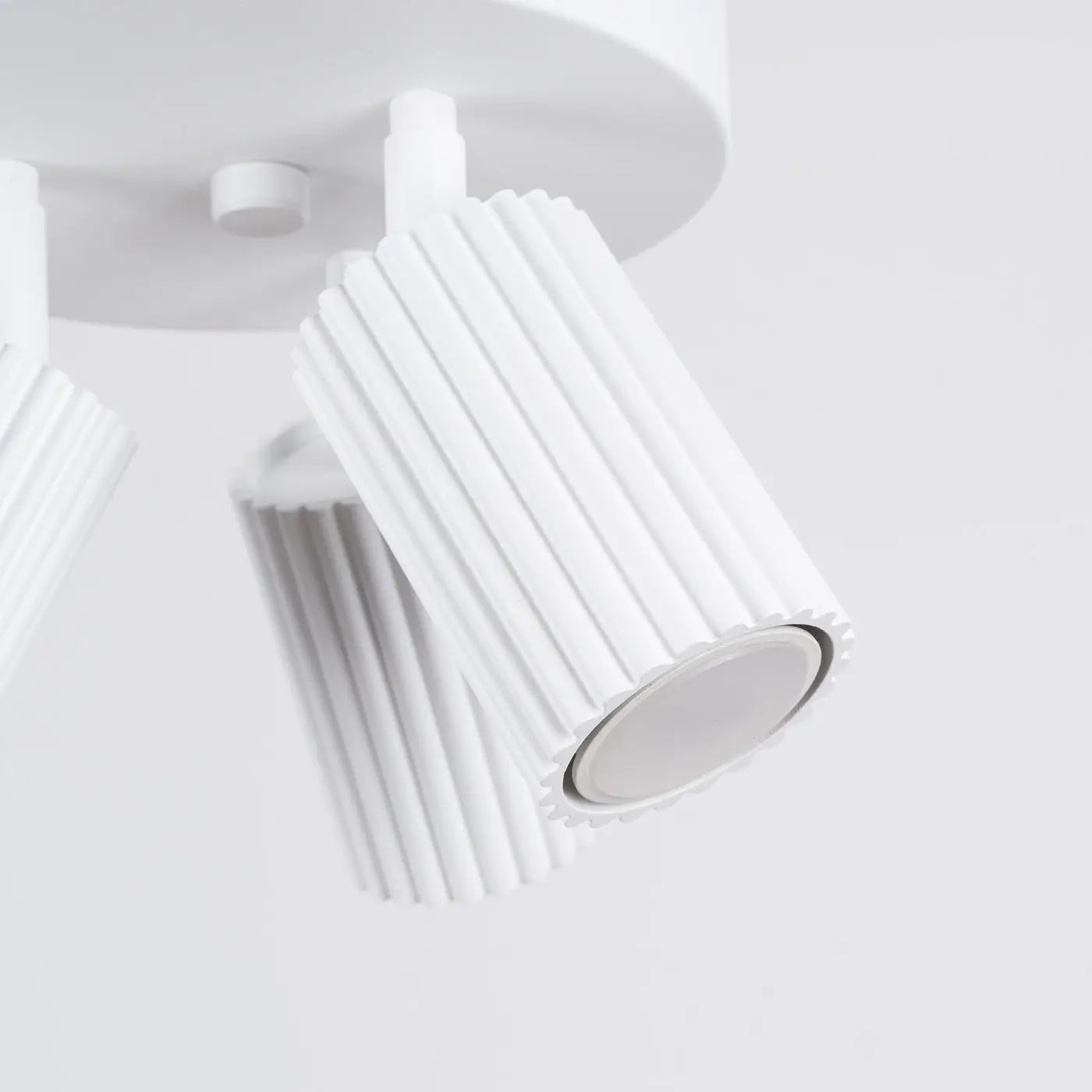Plafonnier 3 Spots Orientables Cannelé Blanc - Dalumea - vue 4