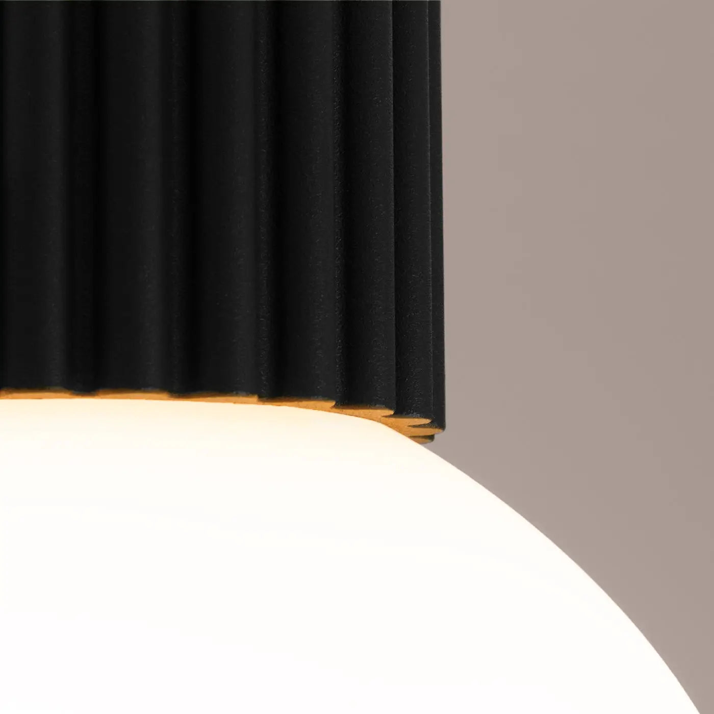 Plafonnier Noir Minimaliste Globe Opalin - Dalumea - vue 6