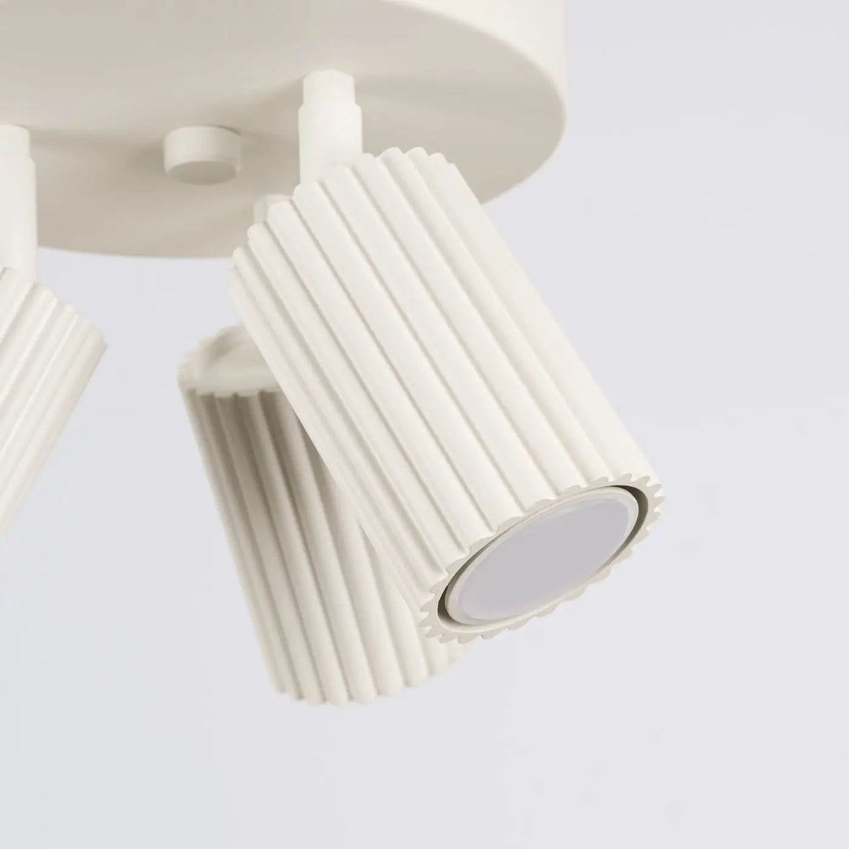 Plafonnier 3 Spots Orientables Cannelé Beige - Dalumea - vue 4