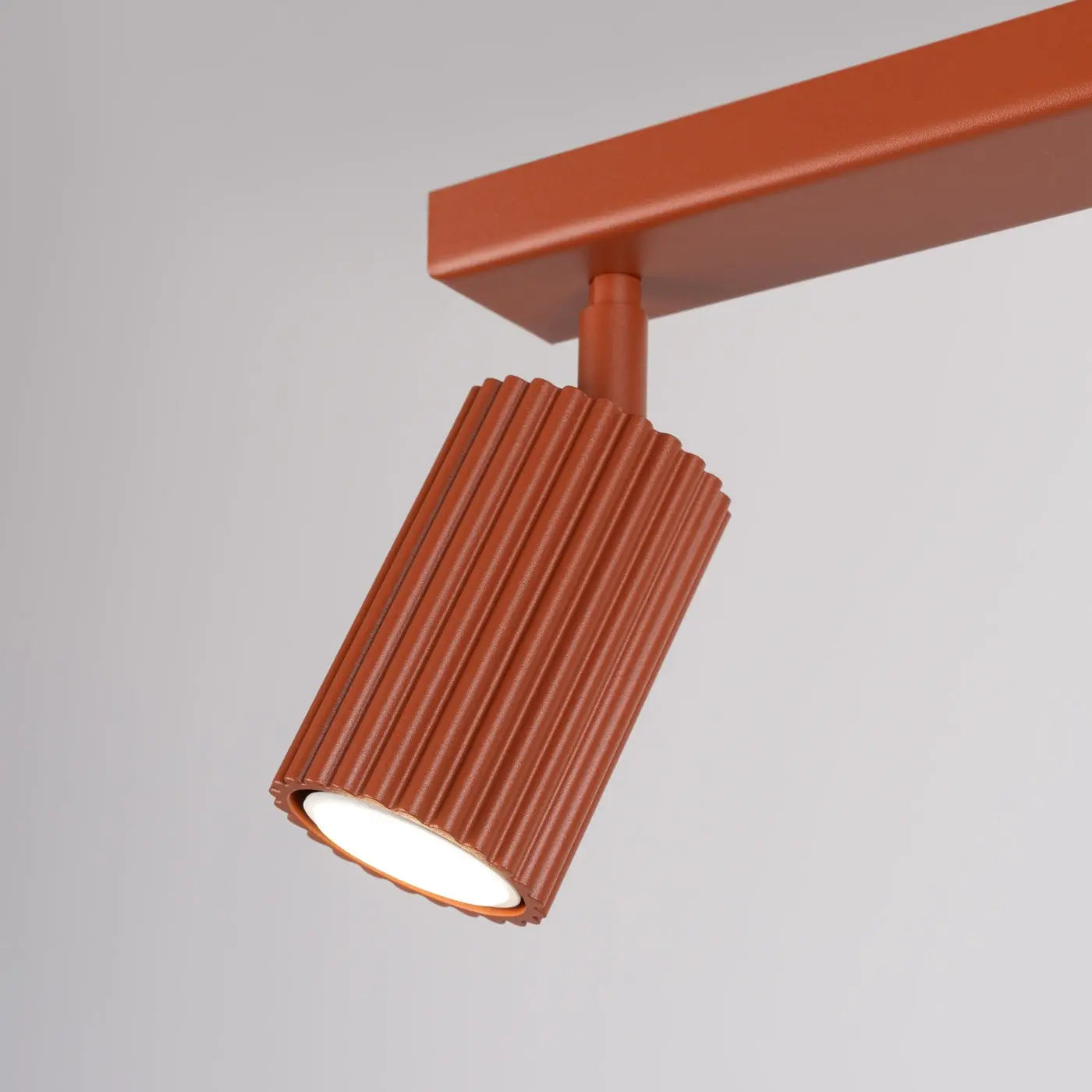 Plafonnier Double Spot Barre Rouge Ocre - Dalumea - vue 3