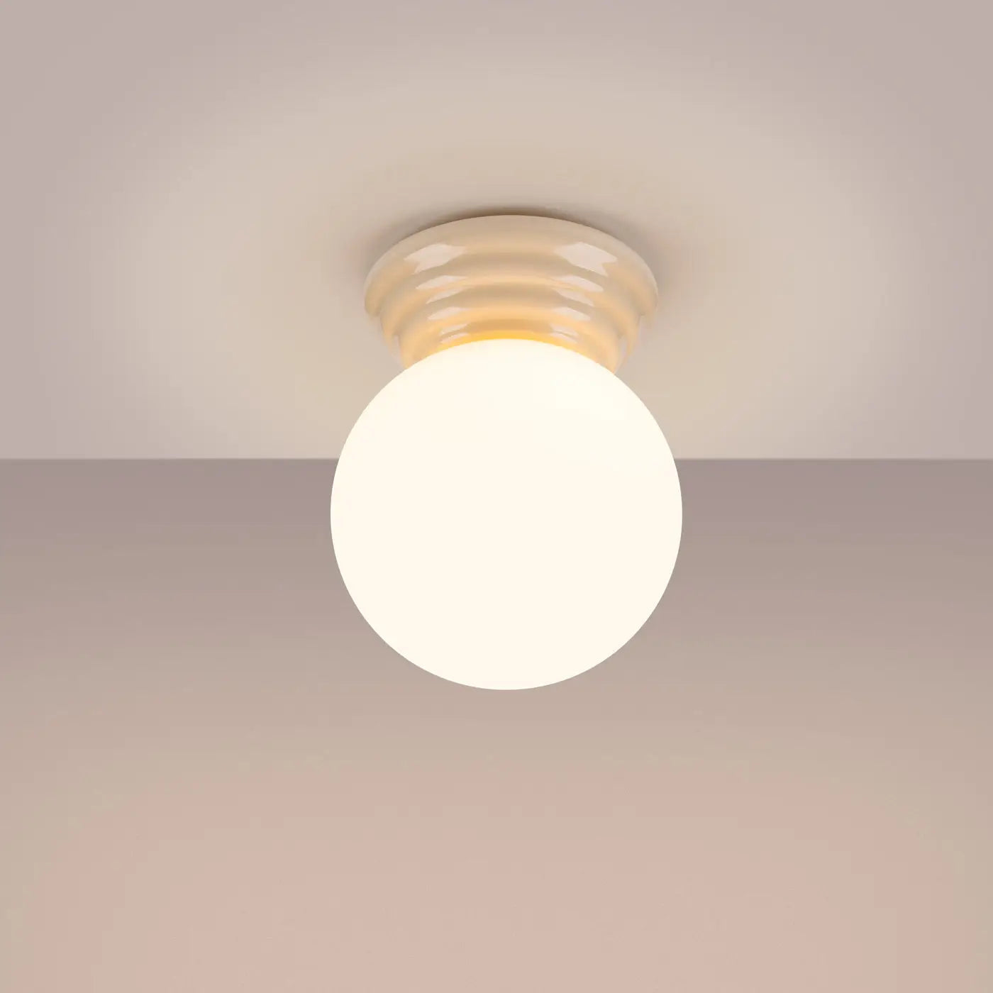 Plafonnier Boule Opaline Beige - Dalumea - vue 1