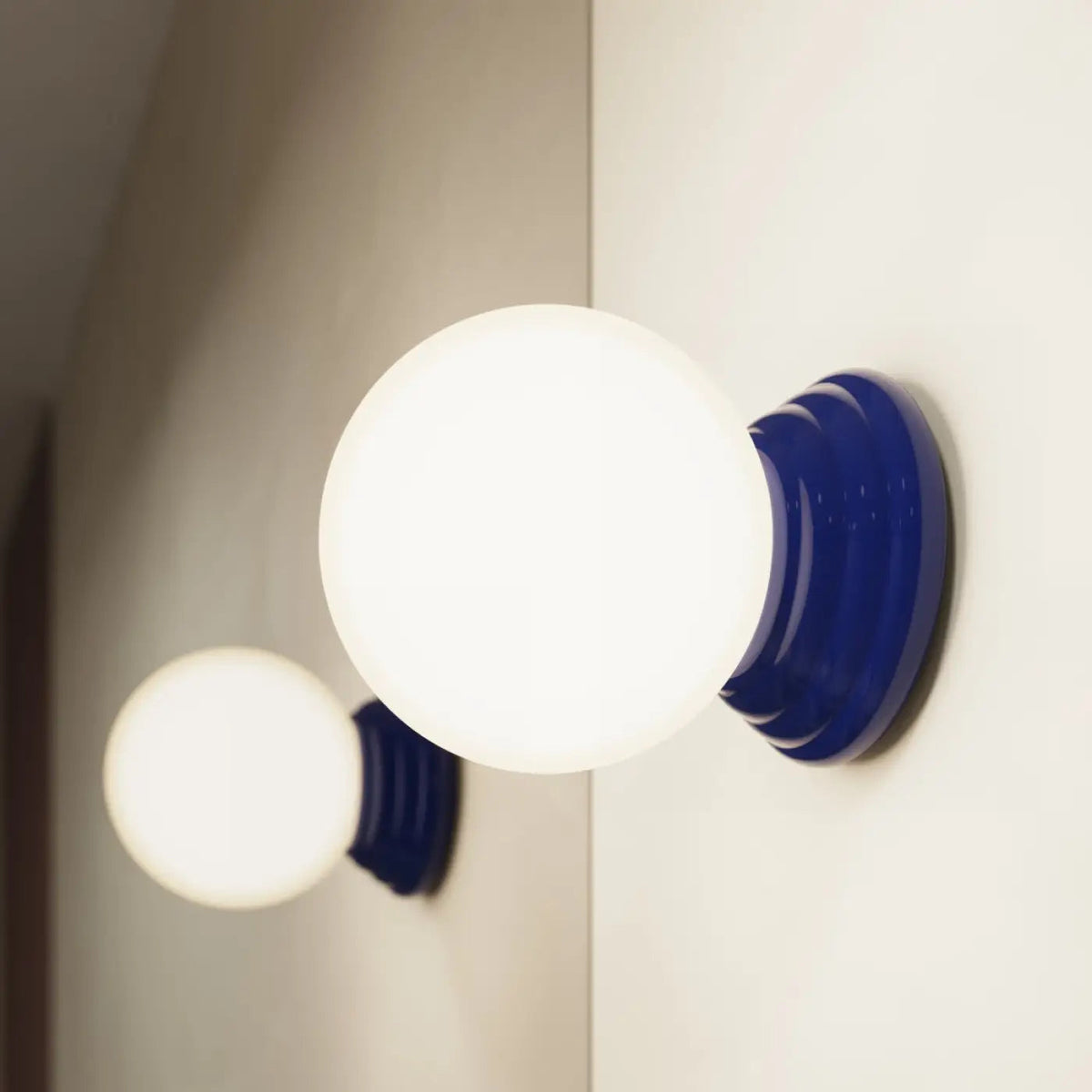 Plafonnier luminaire plafonnier boule opaline et ceramique ultramarine design - Dalumea - vue 11