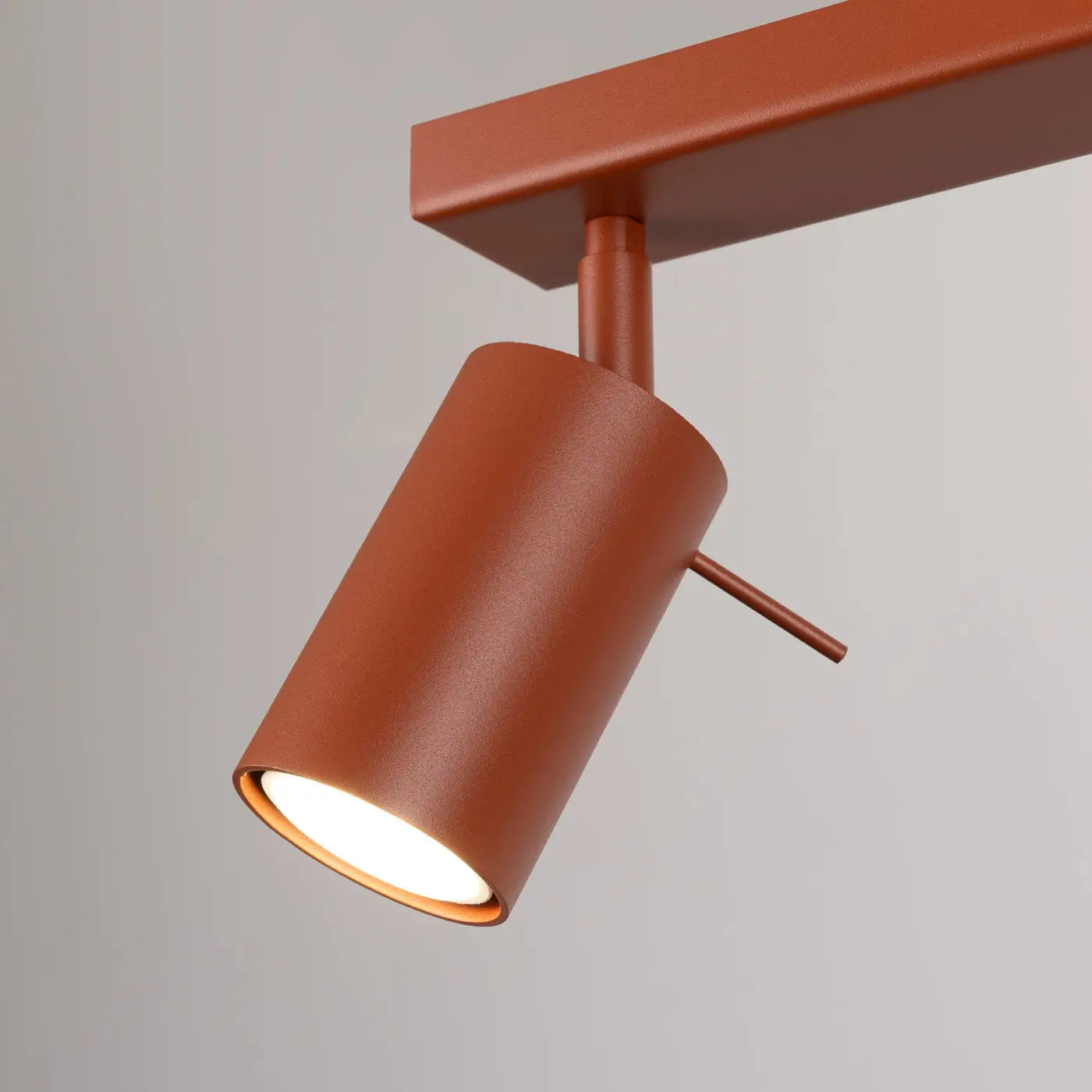 Plafonnier 2 Spots Orientables Rouge Ocre - Dalumea - vue 3
