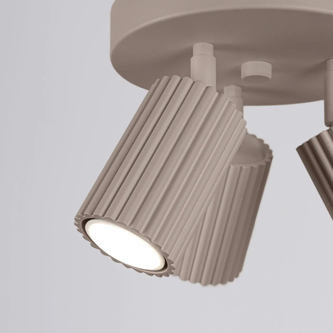 Plafonnier 3 Spots Orientables Taupe - Dalumea - vue 3