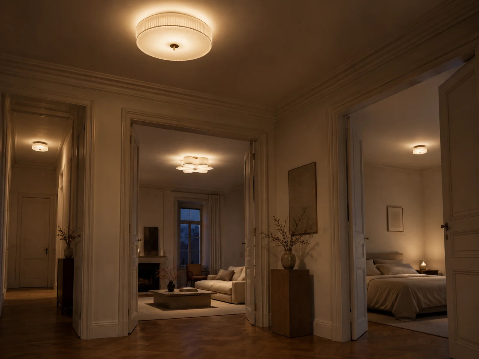 Enfilade de pièces éclairées chacune par un plafonnier différent